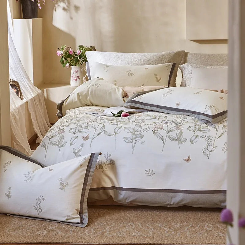 THL1172 100% soft cotton bedding set features a 600TC fabric construction with a chic and vibrant rose floral design. (G)