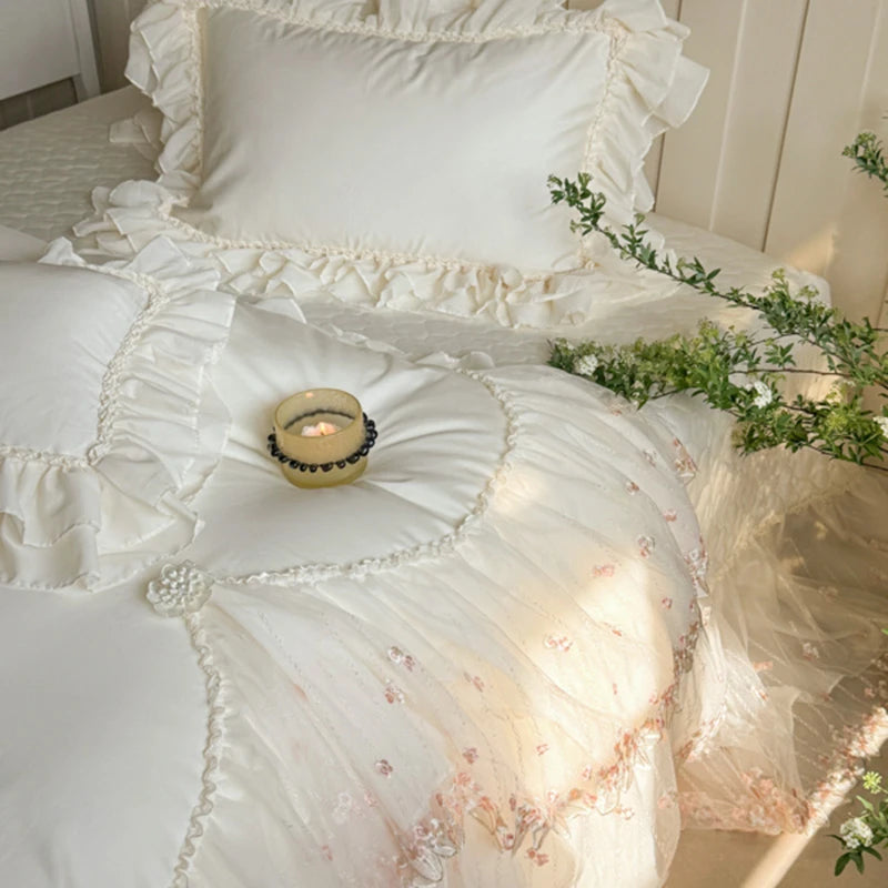 600TC Egyptian cotton Floral bedding set with ruffles on a bed.