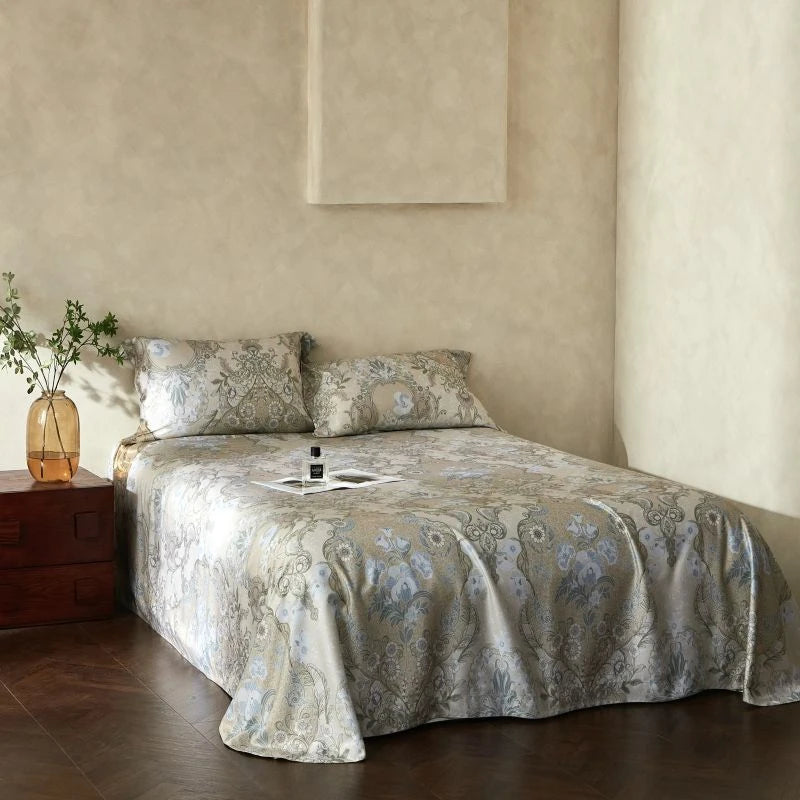 Bedsheet and pillowcase set at the happy ladies