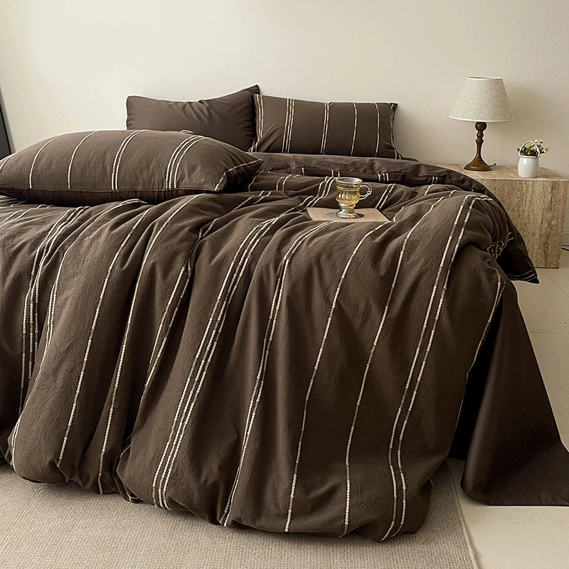 Close up of 400TC Cotton Yarn-Dyed Stripe Bedding Set with sheets, duvet cover and pillowcases