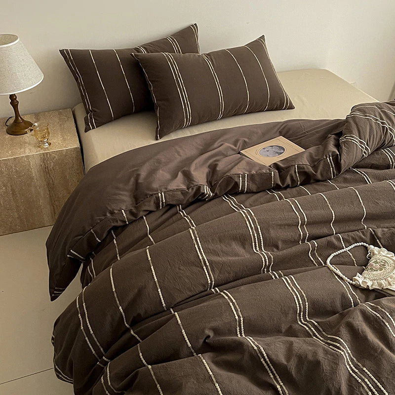 Close up of Brown Striped Duvet cover with Beige sheet 400TC Cotton Yarn-Dyed Stripe Bedding Set