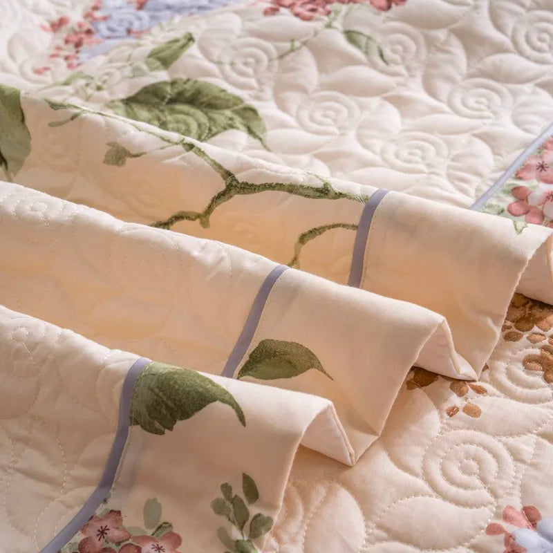 Close up of flat quilt 500TC Floral 3Pcs Lightweight Cotton Quilt Set with pillowcases