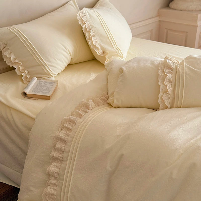 Cream bedding set with decorative pillowcases
